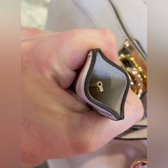 LIKE NEW MICHAEL KORS LARGE WHITE HAMILTON PURSE - Picture 6 of 16